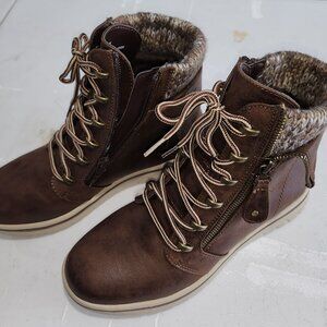 Cliff Brown Boots - Size 8. NEW